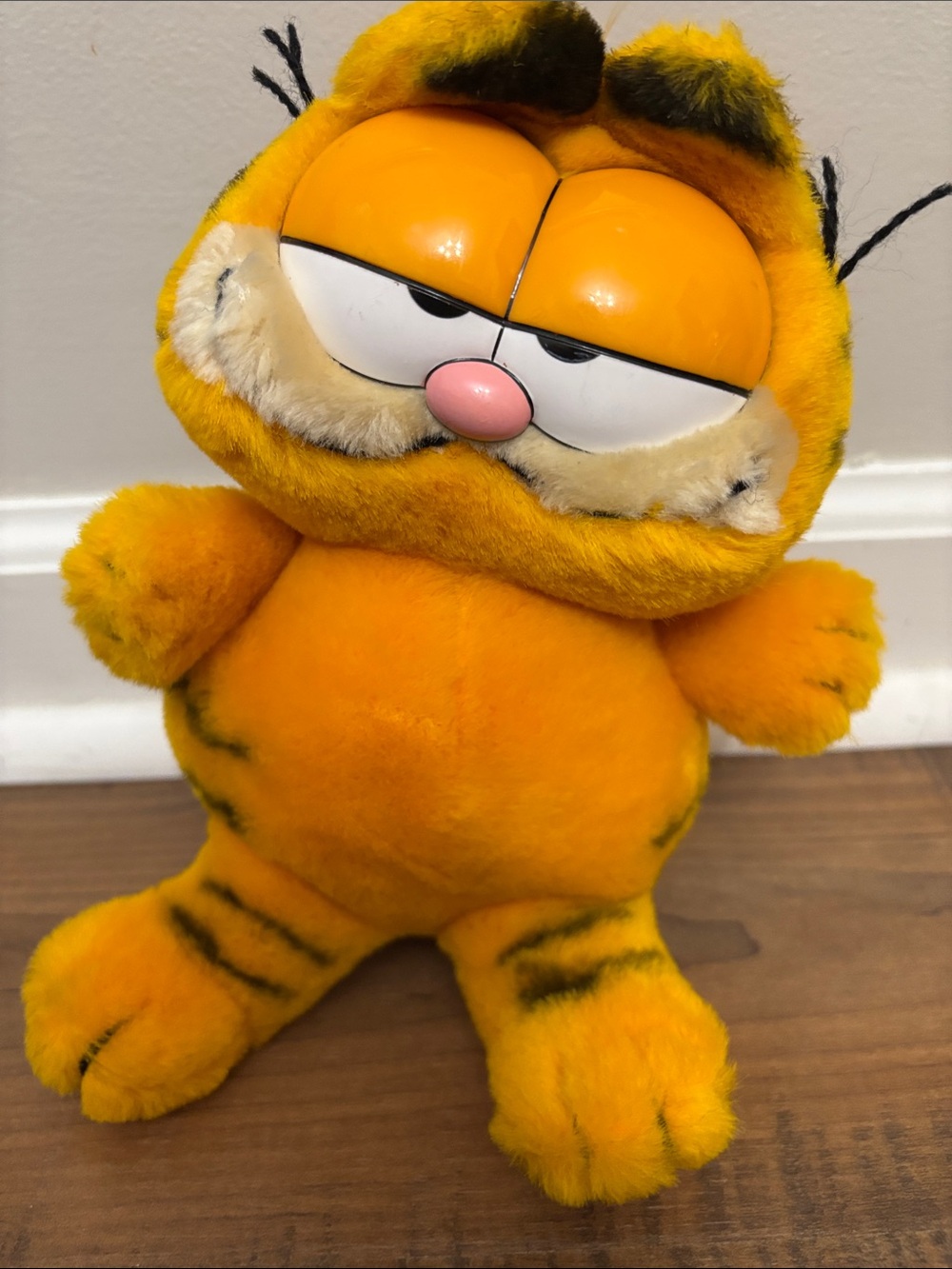 Vintage 1981 Dakin Garfield plush 10 inches stuffed animal fat cat collectible